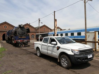 Пикап Ford Ranger прокатил 160-тонный локомотив
