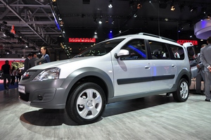 LADA Largus Cross от 553 000 рублей