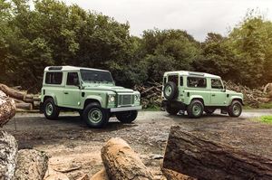 Для России будет доступны Land Rover Defender в ограниченных версиях Heritage и Adventure