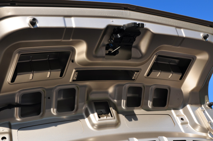 Chevrolet Cobalt крышка багажника