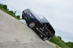  off-road     Land Rover Experience