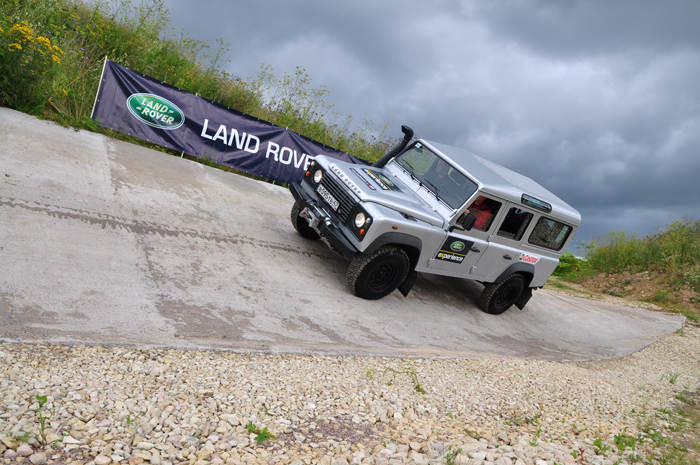 Школа внедорожного вождения Land Rover Experience