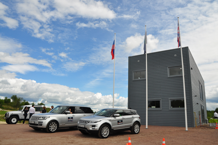 Школа внедорожного вождения Land Rover Experience