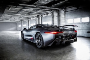 Компания Jaguar Land Rover представила спортивные автомобили Jaguar в рамках Фестиваля Wilton Classic Supercar