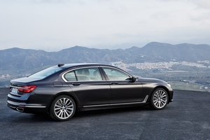Компания BMW объявила цены на новый BMW 7 серии