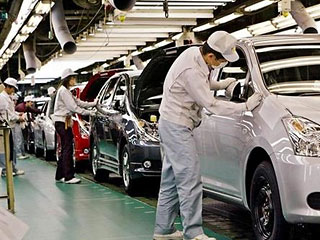 Японские автокомпании останавливают производство в Китае