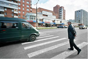 Маршрутка в Петербурге сбила на пешеходном переходе двух школьниц