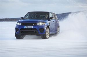 Бен Сандерс испытал Range Rover Sport SVR в Швеции на ледяном треке