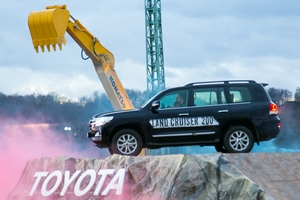 Тойота провела масштабный тест драйв Land Cruiser's Land