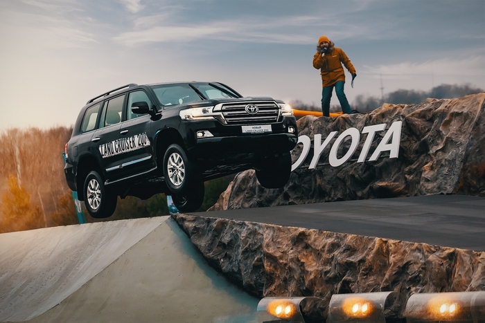 Тойота провела масштабный тест драйв Land Cruiser's Land