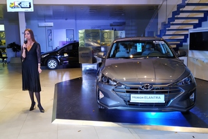 Hyundai Elantra шестого поколения представили в автосалонах