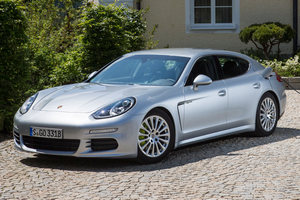 Porsche Panamera отмечает десятилетний юбилей