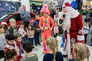 Авто Премиум и Фиксики зафиксировали прибытие Деда Мороза в Санкт-Петербург