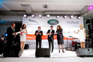 Группа компаний «РОЛЬФ» открыла новый дилерский центр Jaguar Land Rover в Петербурге