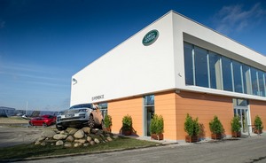 Компания Jaguar Land Rover открыла центр Jaguar Land Rover Experience в Москве