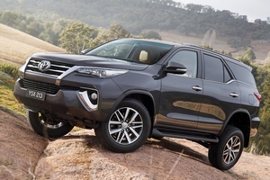 Toyota Fortuner обзавелась недорогой комплектацией