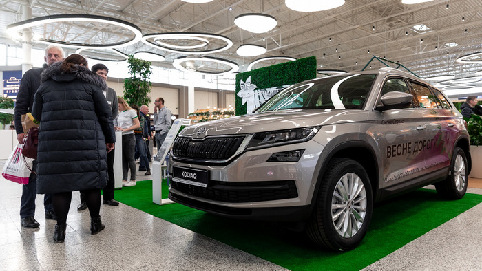 Цветы, зелень и Skoda Kodiaq: как встречали весну в Мега Дыбенко