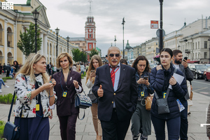 Экскурсия к центру Петербурга с «Авто Премиумом» и Александром Друзём