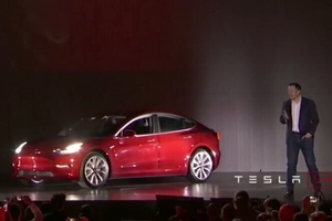 Илон Маск представил Tesla Model 3 (видео)